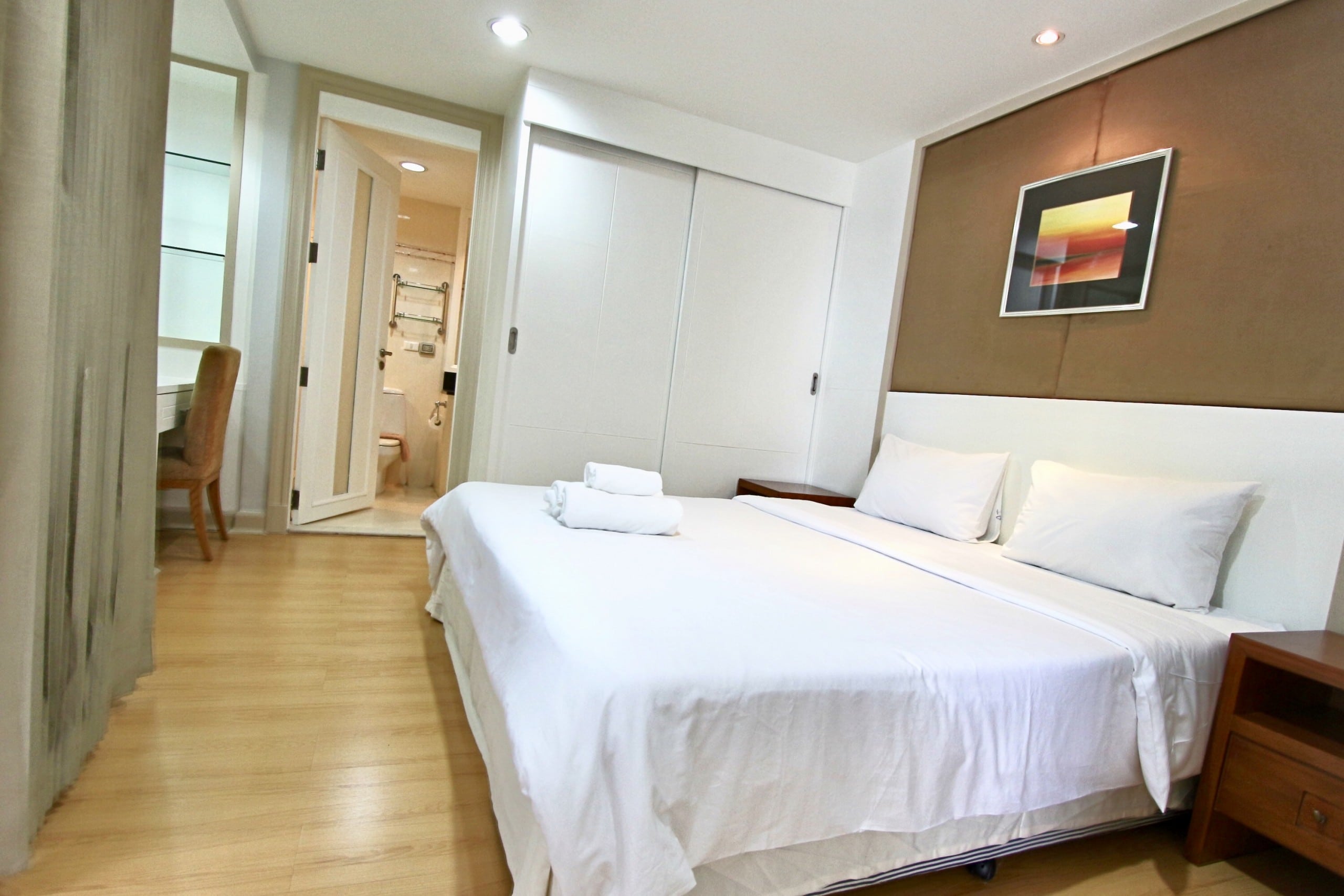 Pets Friendly One Bedroom Plus office Condo for Rent in Thong Lor