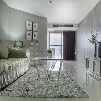 Professionally Decorated Two Bedroom Condo for Rent in Phrom Phong