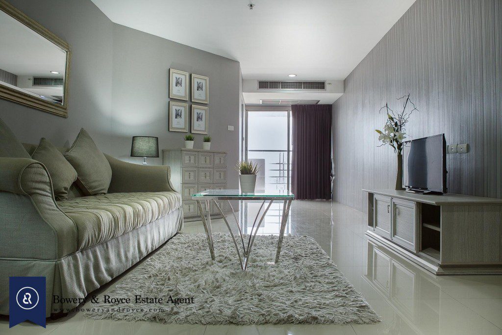 Professionally Decorated Two Bedroom Condo for Rent in Phrom Phong