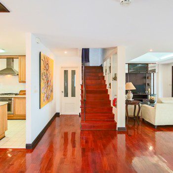 peaceful three bedroom townhouse by the pool for rent in Phrom Phong