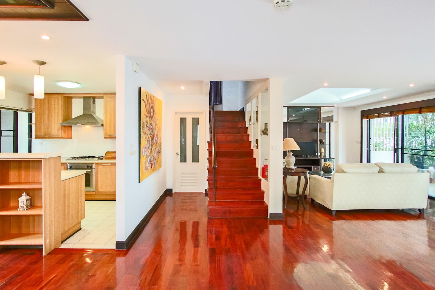 peaceful three bedroom townhouse by the pool for rent in Phrom Phong
