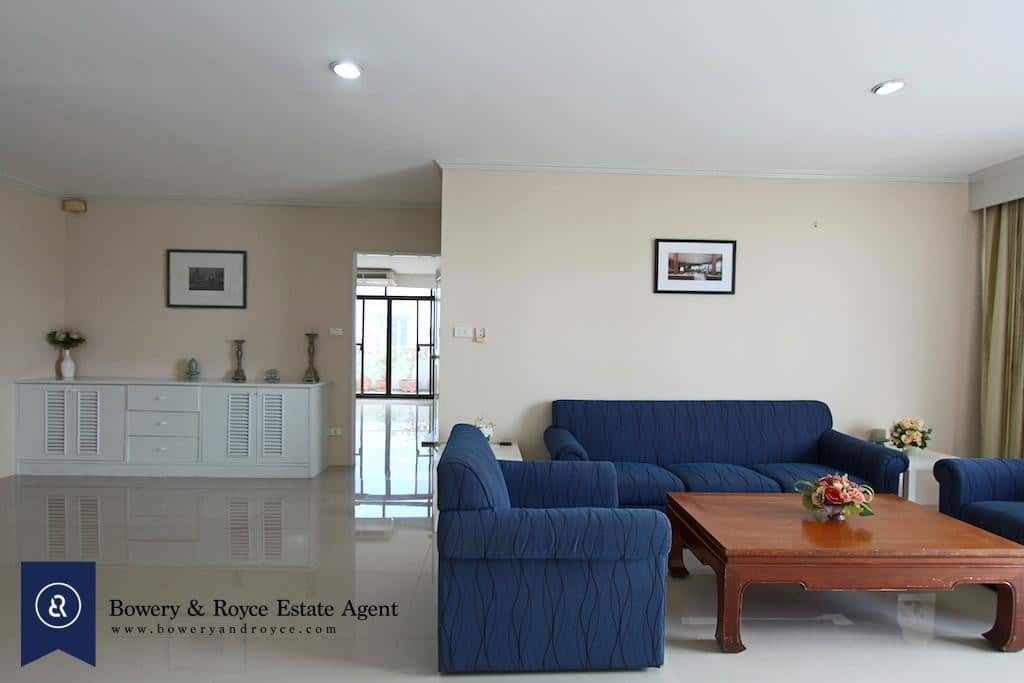 Spacious Three Bedroom Condo for Rent in Thong Lor