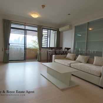 Spacious Two Bedroom Condo For Rent in Ekkamai