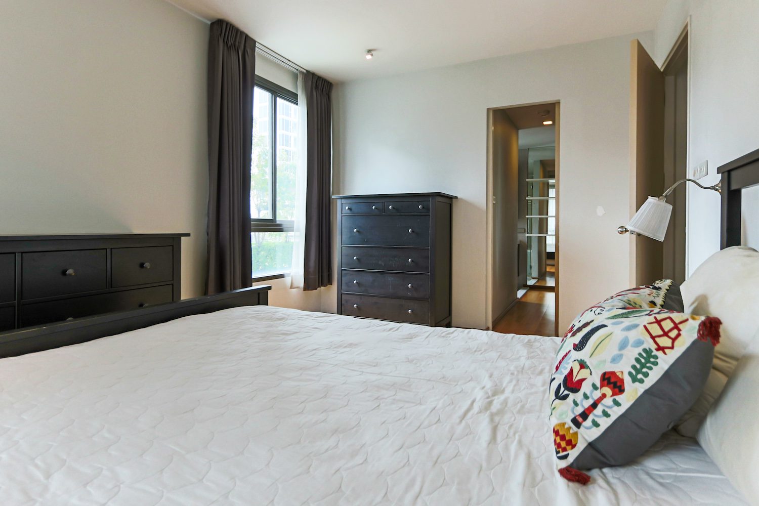 Stylish Two Bedroom Condo for Rent in Ekkamai