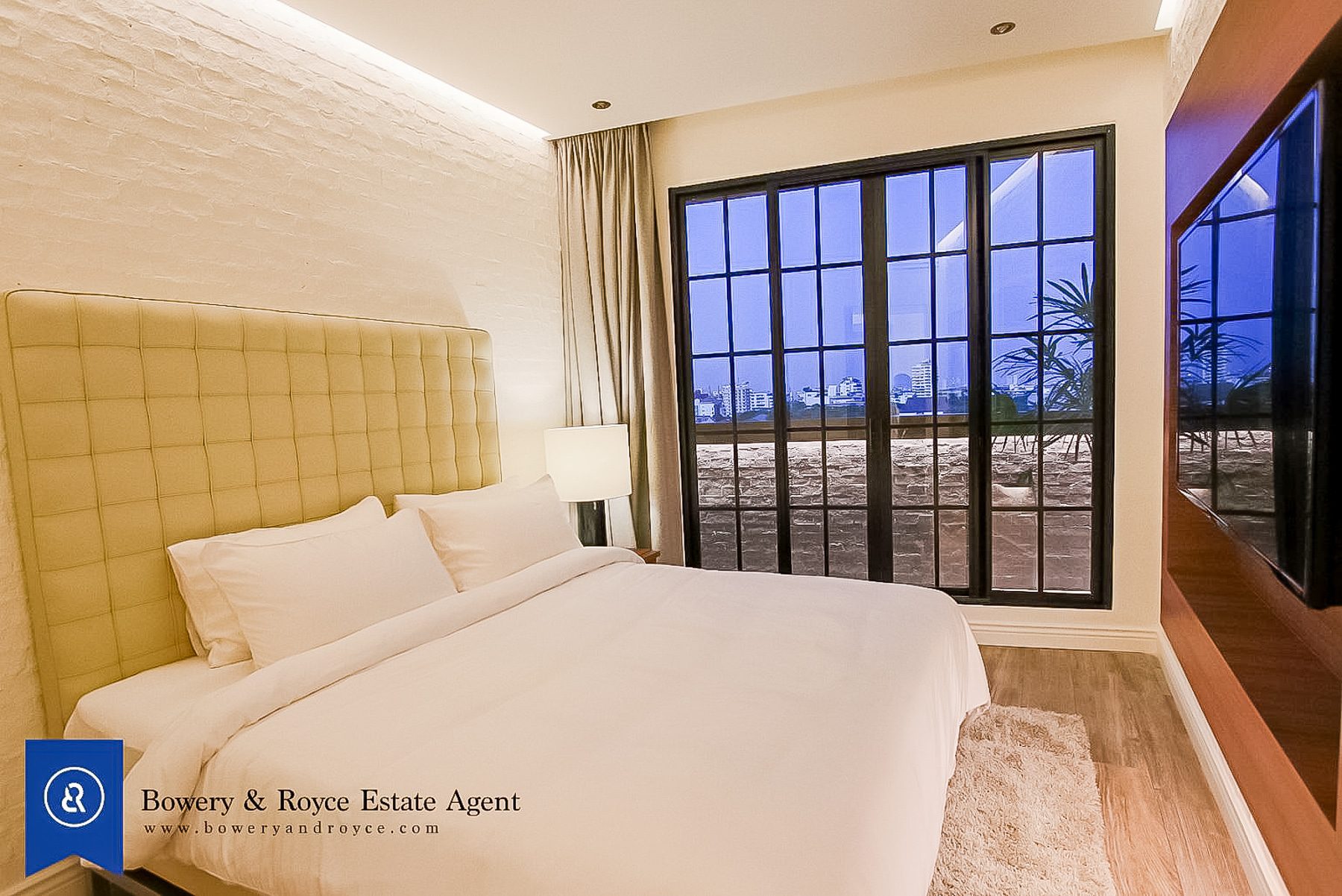 Tranquil & Lofty Two Bedroom Condo with Private Garden for Rent in Ekkamai