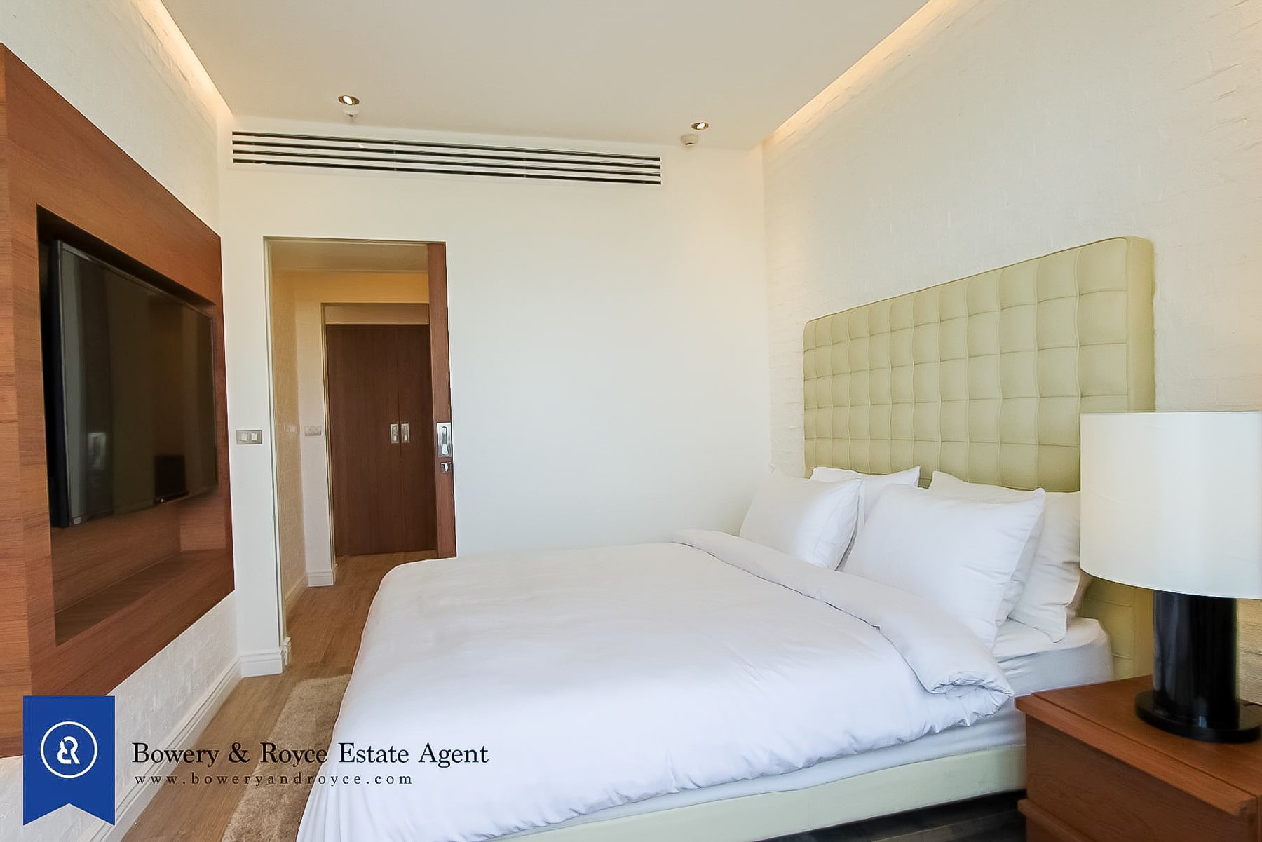 Tranquil & Lofty Two Bedroom Condo with Private Garden for Rent in Ekkamai
