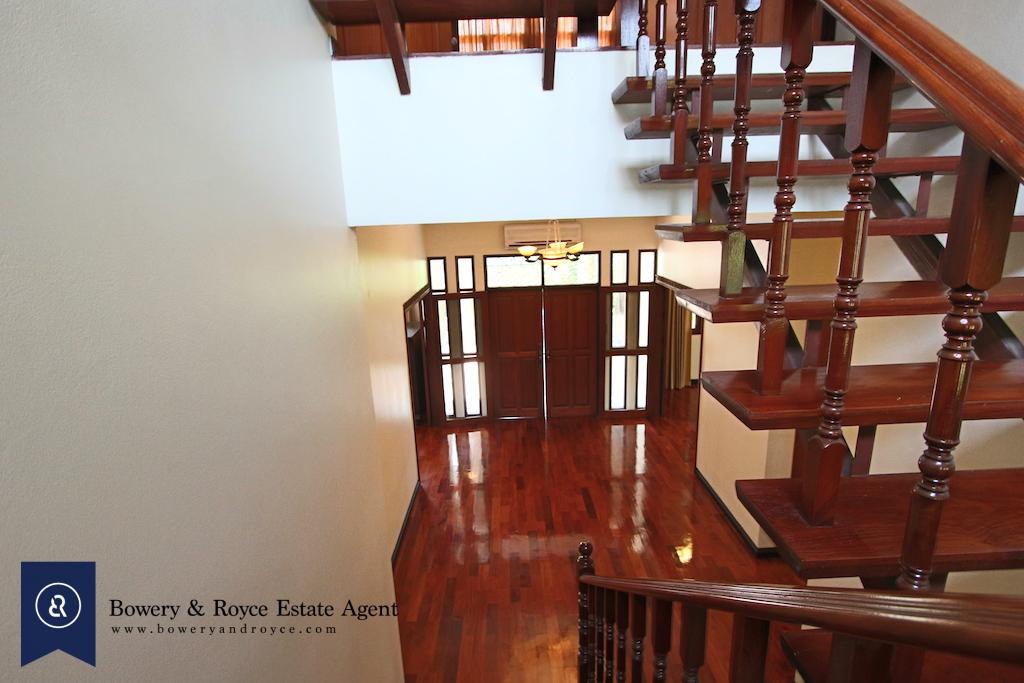 Unfurnished Four Bedroom Detached House for Rent in Ekkamai