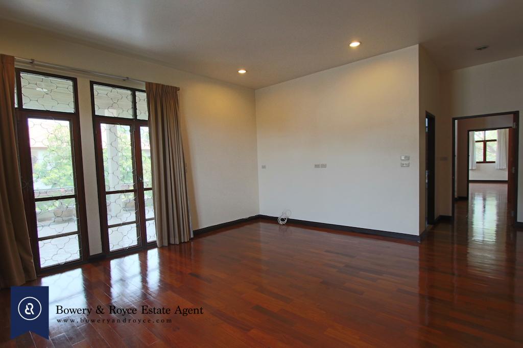 Unfurnished Four Bedroom Detached House for Rent in Ekkamai