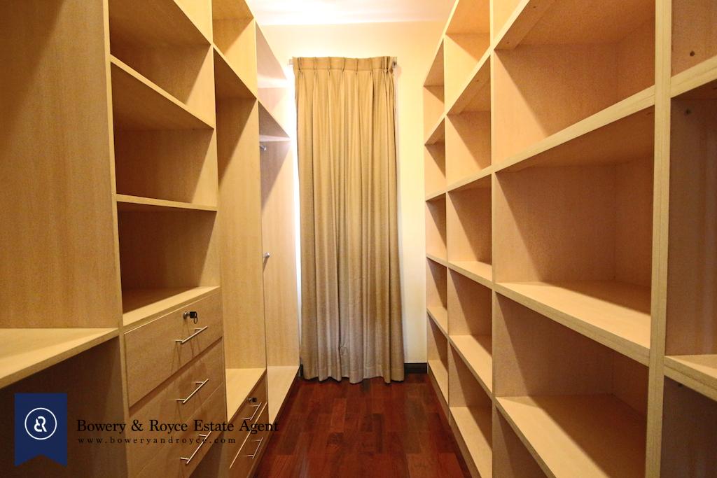 Unfurnished Four Bedroom Detached House for Rent in Ekkamai