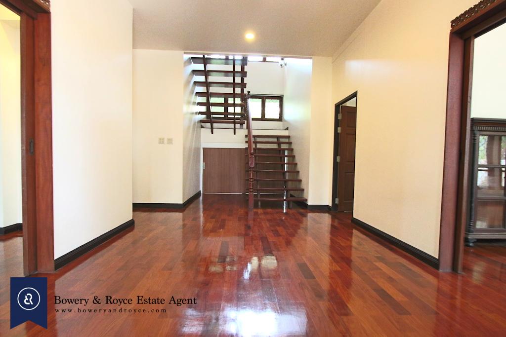 Unfurnished Four Bedroom Detached House for Rent in Ekkamai