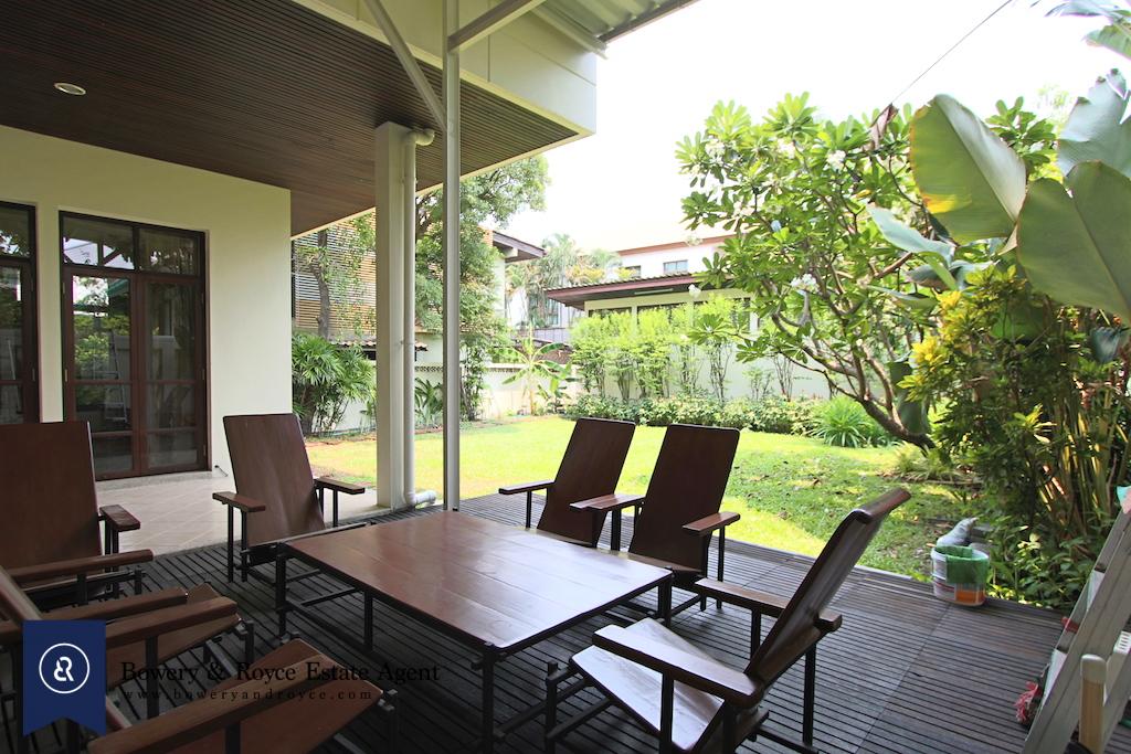 Unfurnished Four Bedroom Detached House for Rent in Ekkamai