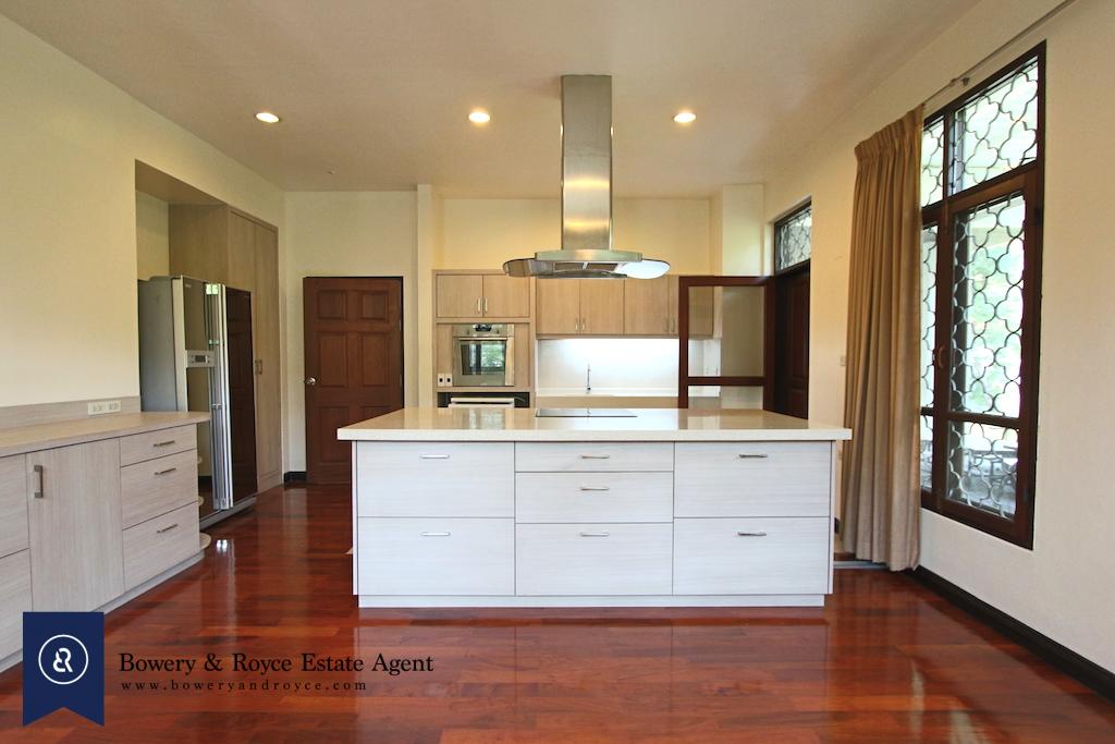 Unfurnished Four Bedroom Detached House for Rent in Ekkamai