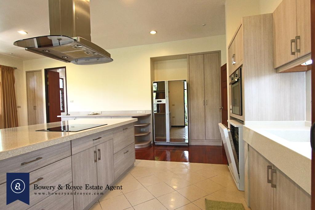 Unfurnished Four Bedroom Detached House for Rent in Ekkamai