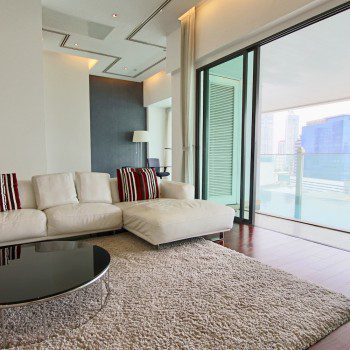 beautiful-two-bedroom-condo-with-pool-for-rent-in-phromphong-1