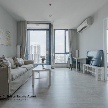 Bright One Bedroom Condo for Rent in Ekkamai