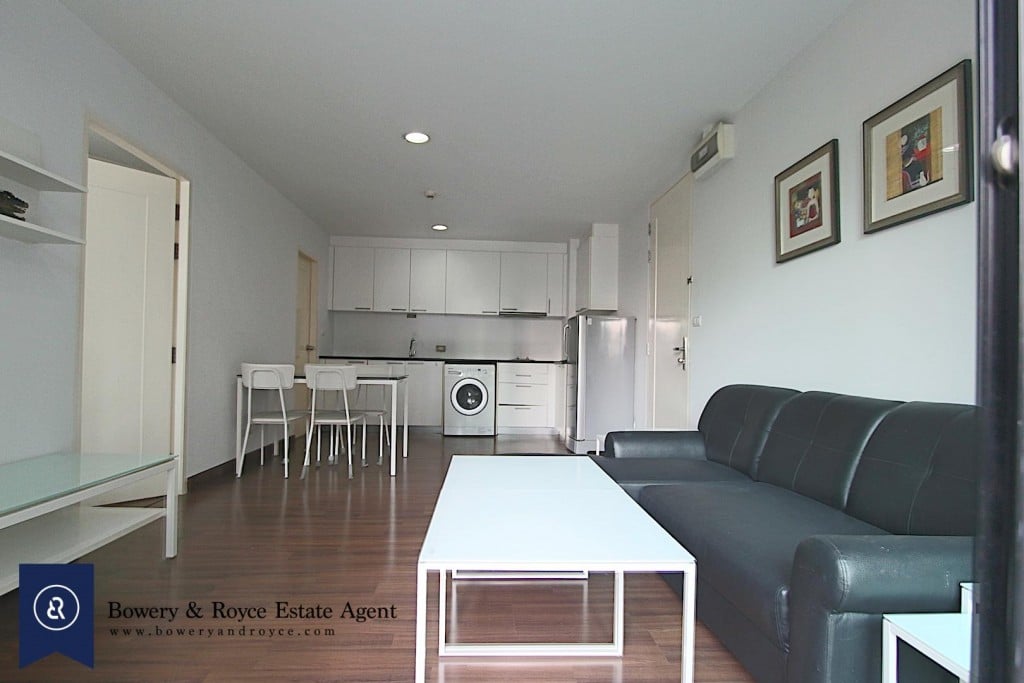 bright-one-bedroom-condo-for-rent-in-ekkamai-1-1024x683