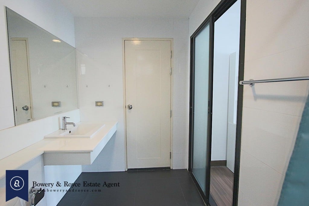 bright-one-bedroom-condo-for-rent-in-ekkamai-9-1024x683