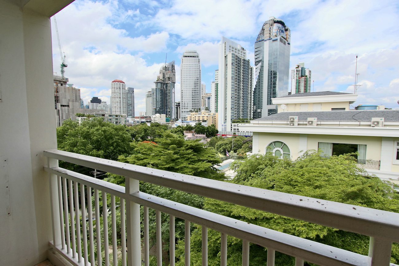Chic One Bedroom Condo for Rent in Thong Lor