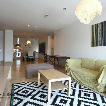 Cosy & Inviting Two Bedroom Condo for Rent in Thong Lor