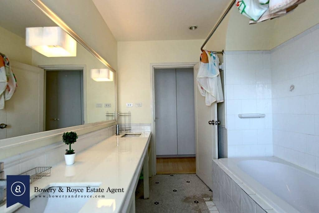 Cosy & Inviting Two Bedroom Condo for Rent in Thong Lor