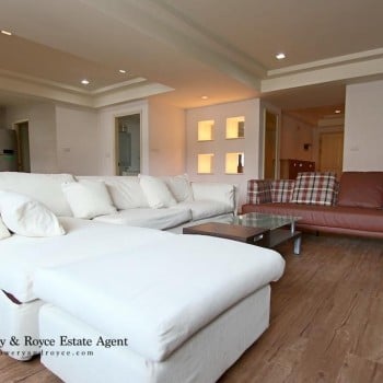 Warm & Welcoming Three Bedroom Condo for Rent in Phrom Phong