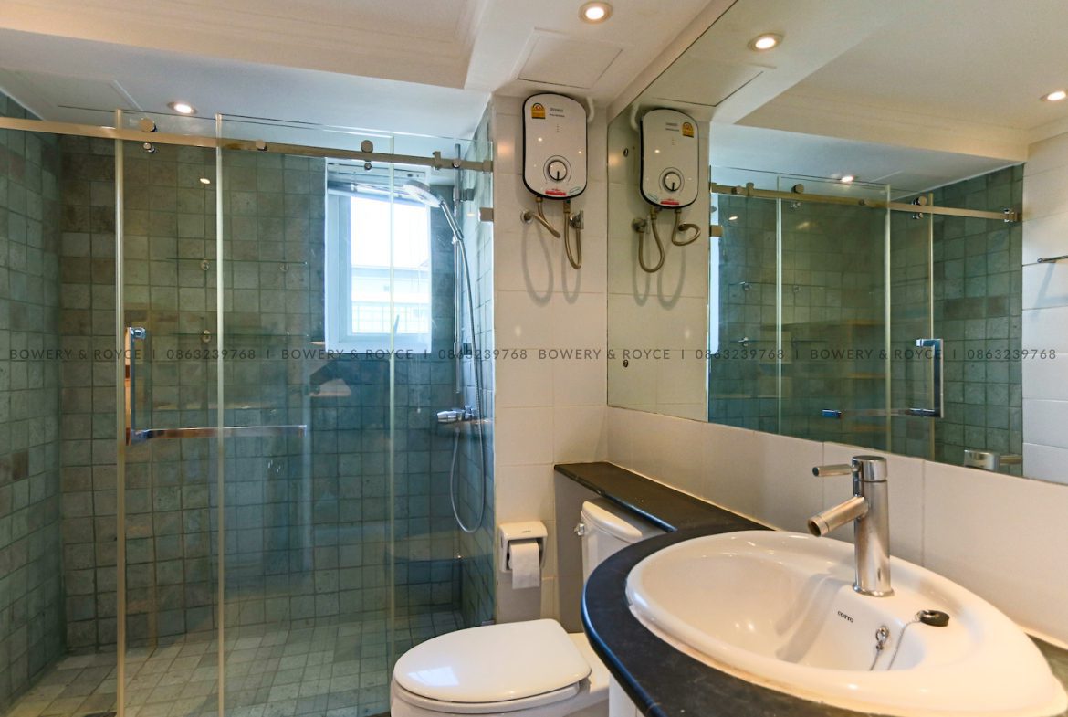 Lovely Two Bedroom Condo for Rent in Thong Lor