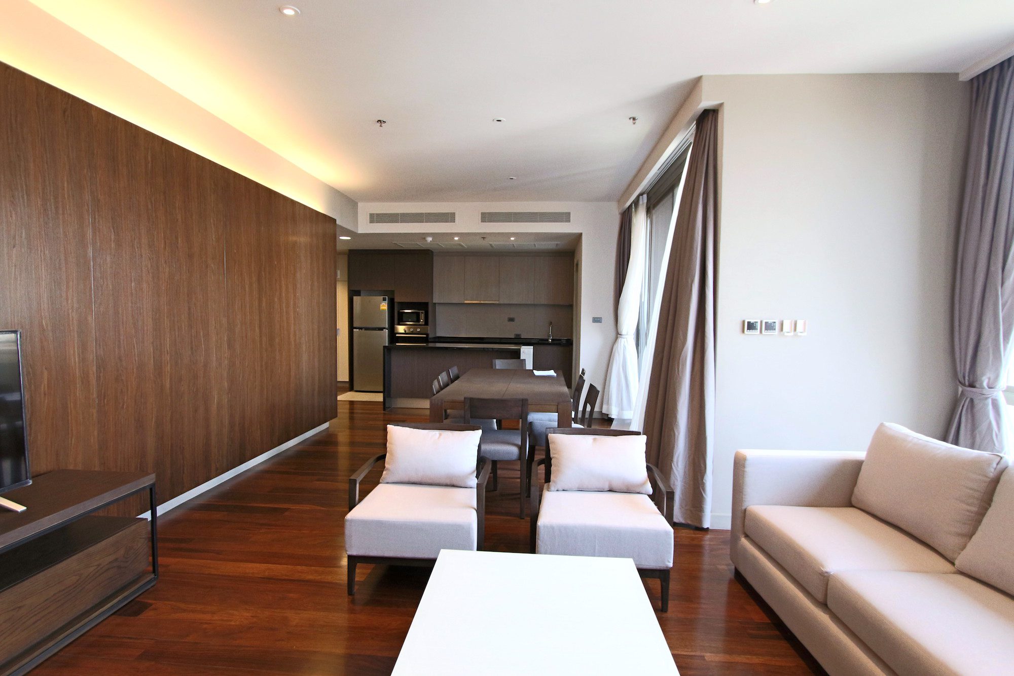 exclusive-three-bedroom-condo-for-rent-in-phromphong-2