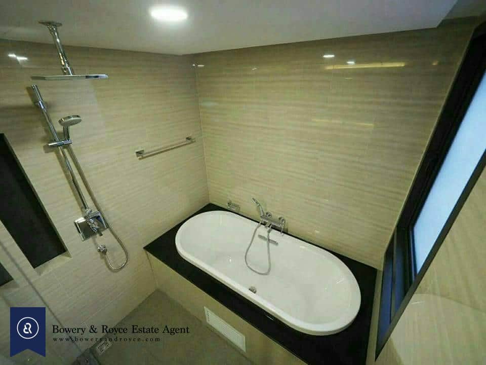 Great Location Two Bedroom Condo for Rent in Chidlom