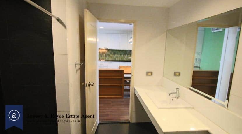 great-value-one-bedroom-condo-for-rent-in-ekkamai-01-1-830x460