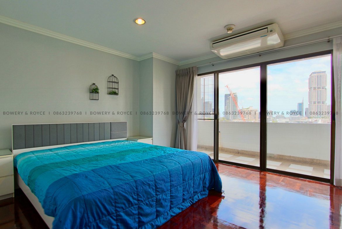large three bedroom condo for sale in Phrom phong