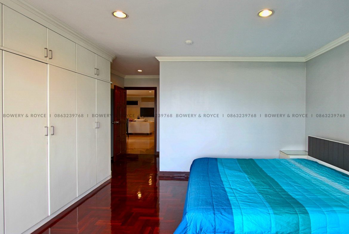 large three bedroom condo for sale in Phrom phong