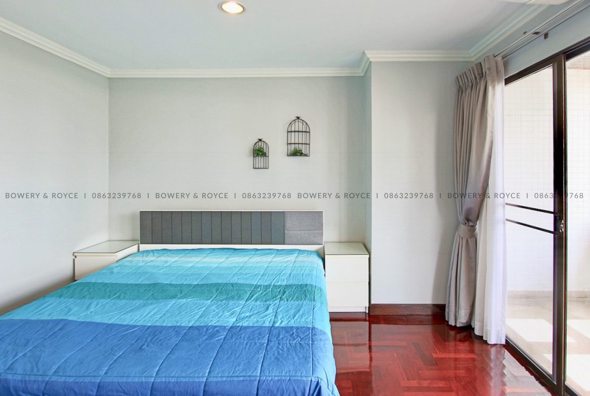 large three bedroom condo for sale in Phrom phong