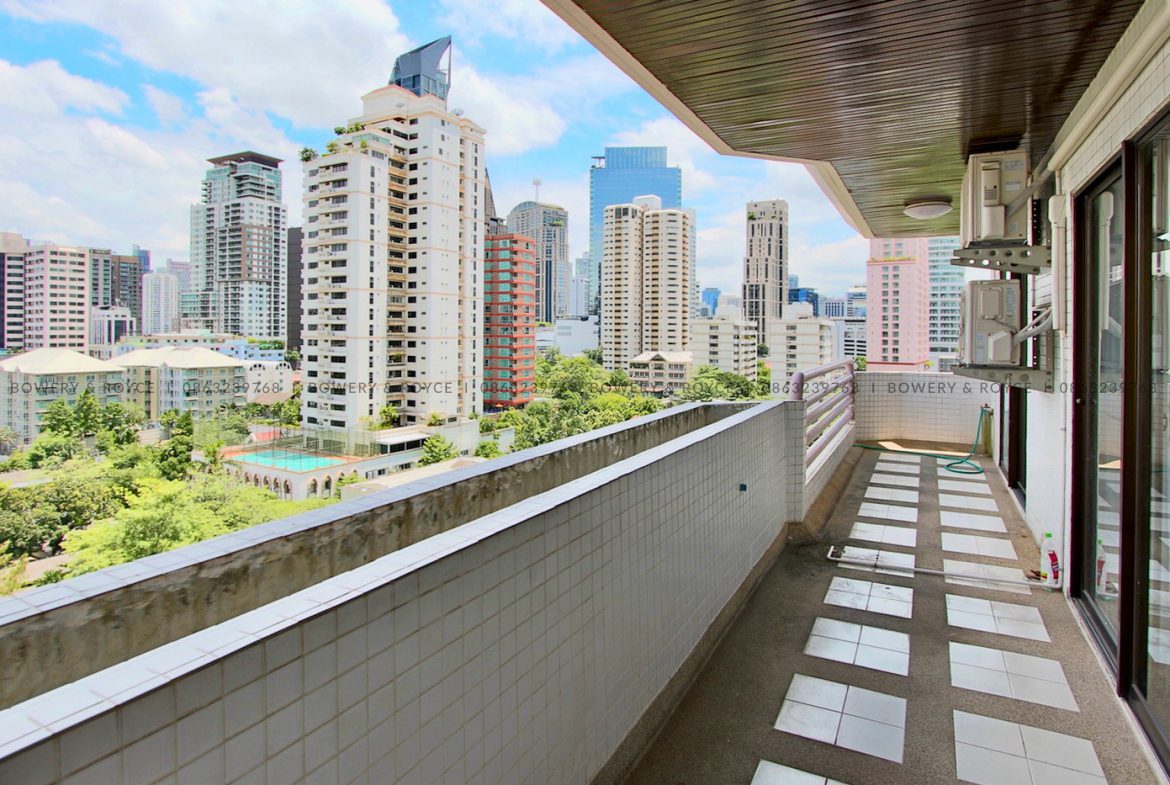 large three bedroom condo for sale in Phrom phong