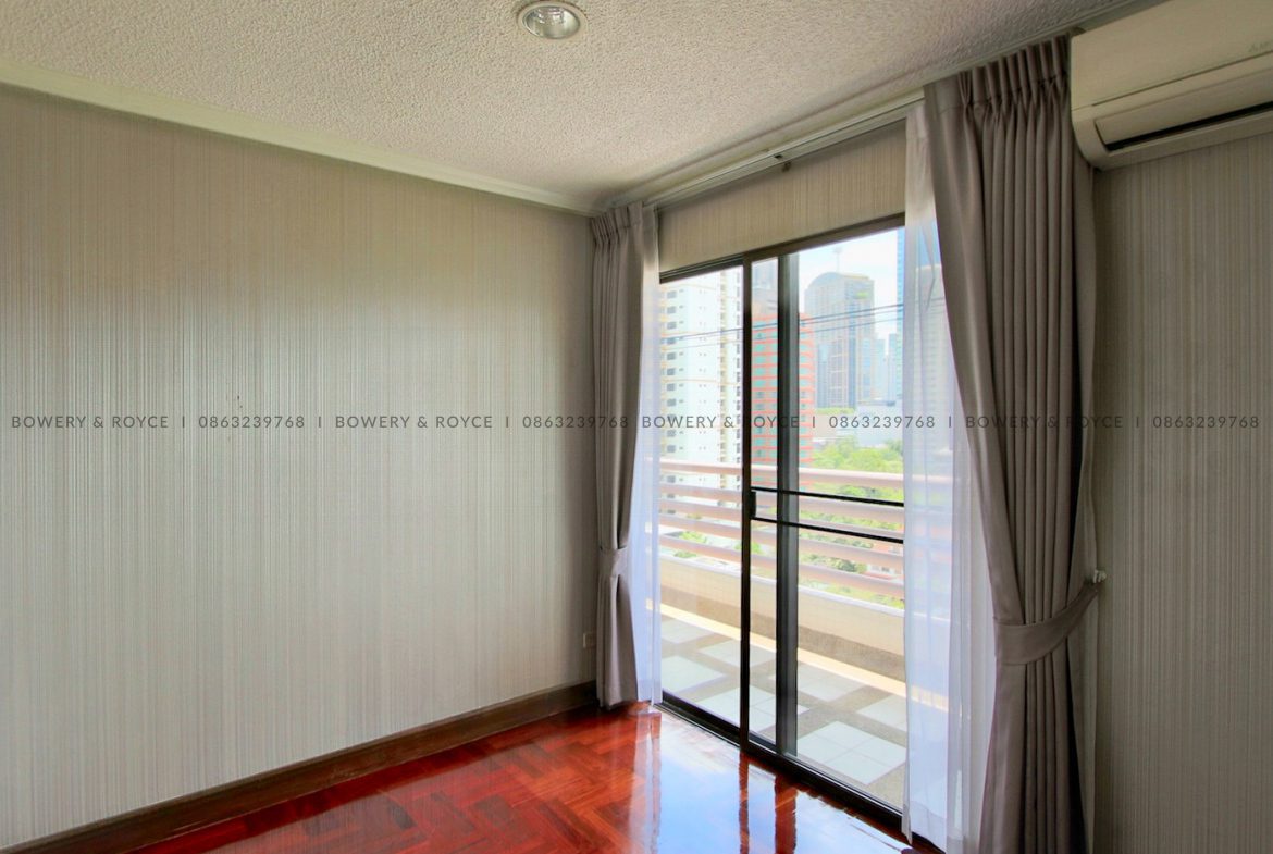 large three bedroom condo for sale in Phrom phong