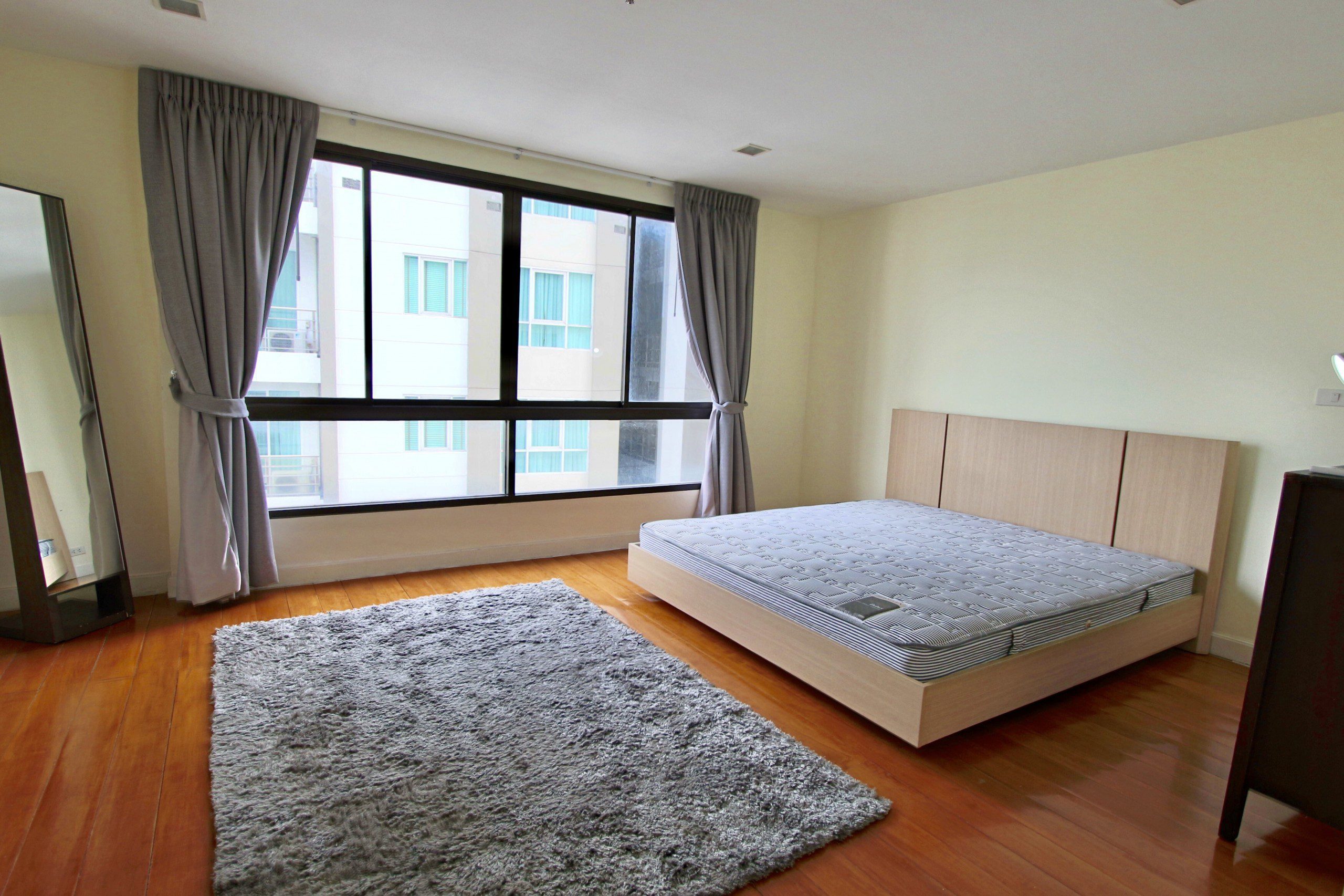 Large two bedroom condo for rent in Phrom Phong