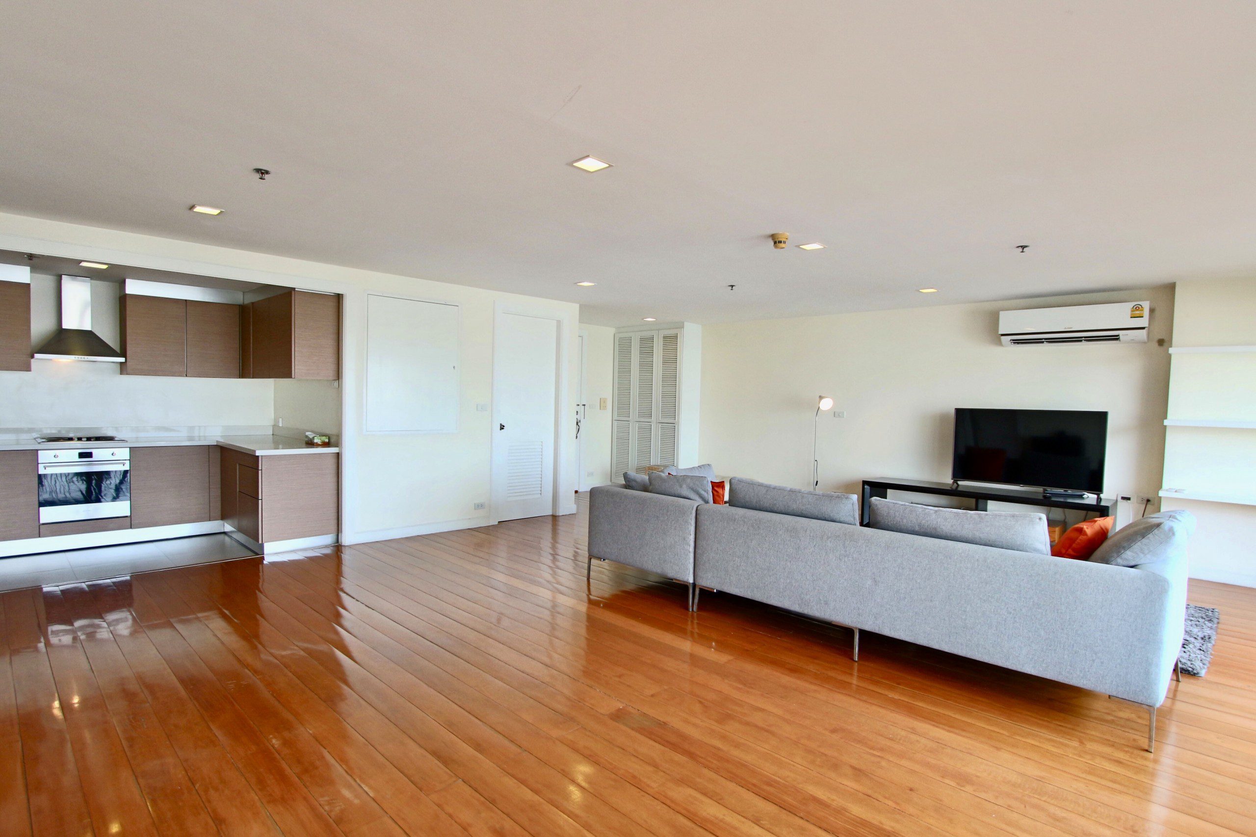 Large two bedroom condo for rent in Phrom Phong