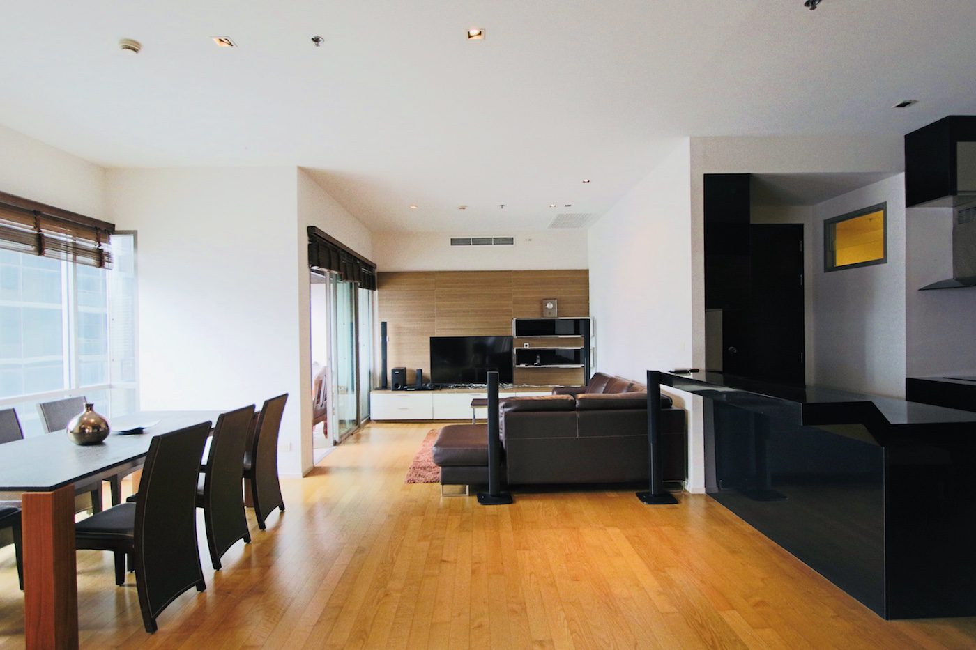 Large Two Bedroom Plus Maid Quarter Condo for Rent in Phrom Phong