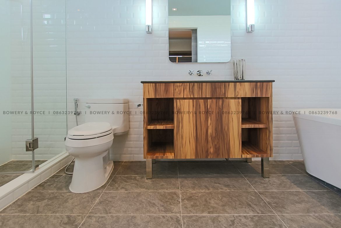 Prestigious Two Bedroom Plus Office for Rent in Ekkamai