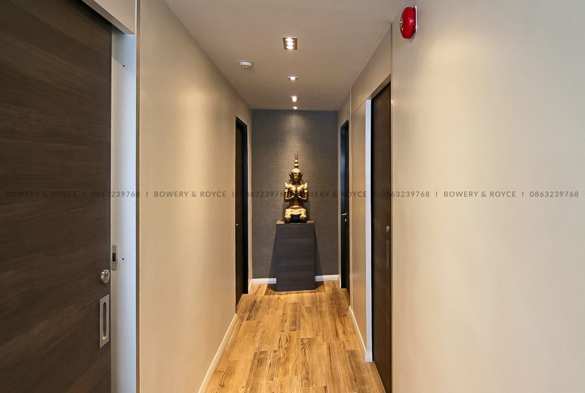 Prestigious Two Bedroom Plus Office for Rent in Ekkamai