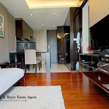 modern-luxury-one-bedroom-condo-for-rent-in-ekkamai-1