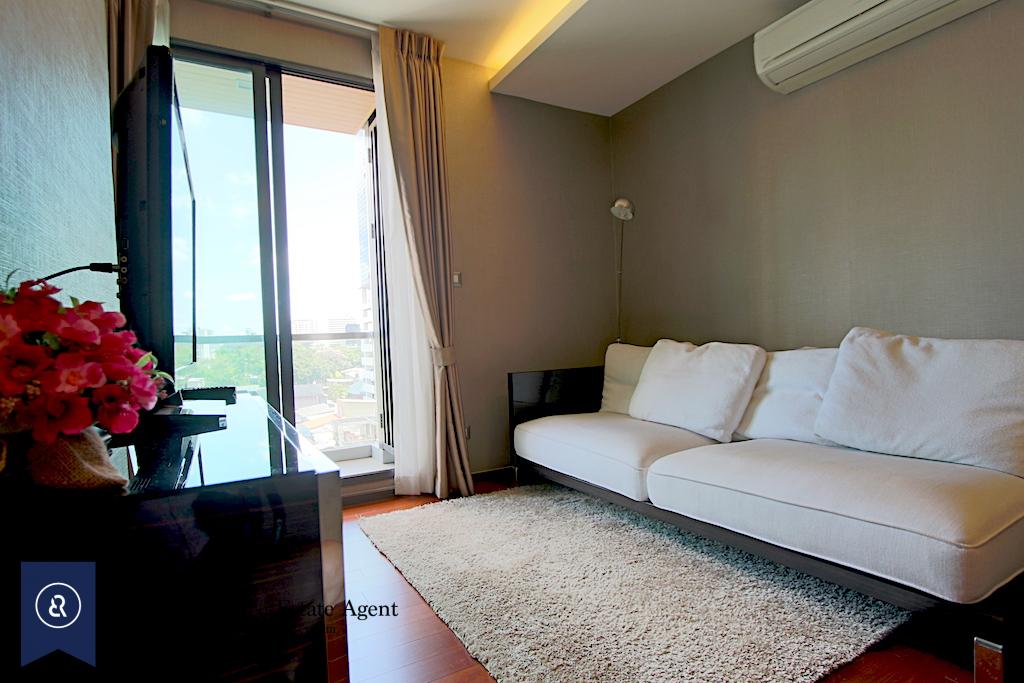modern-luxury-one-bedroom-condo-for-rent-in-ekkamai-1
