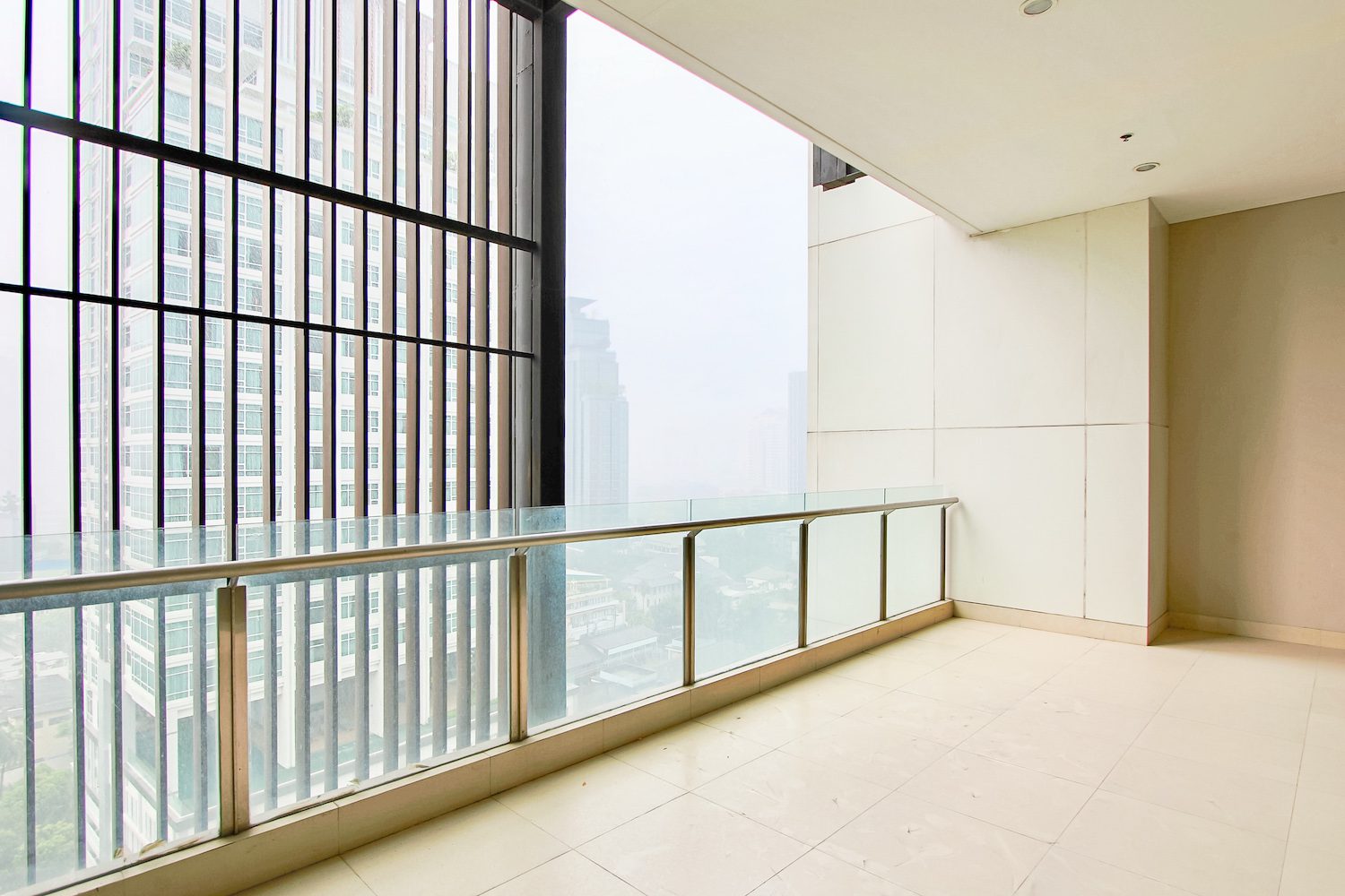 Modern Three Bedroom Plus Maid Quarter Condo for Rent in Thong Lor