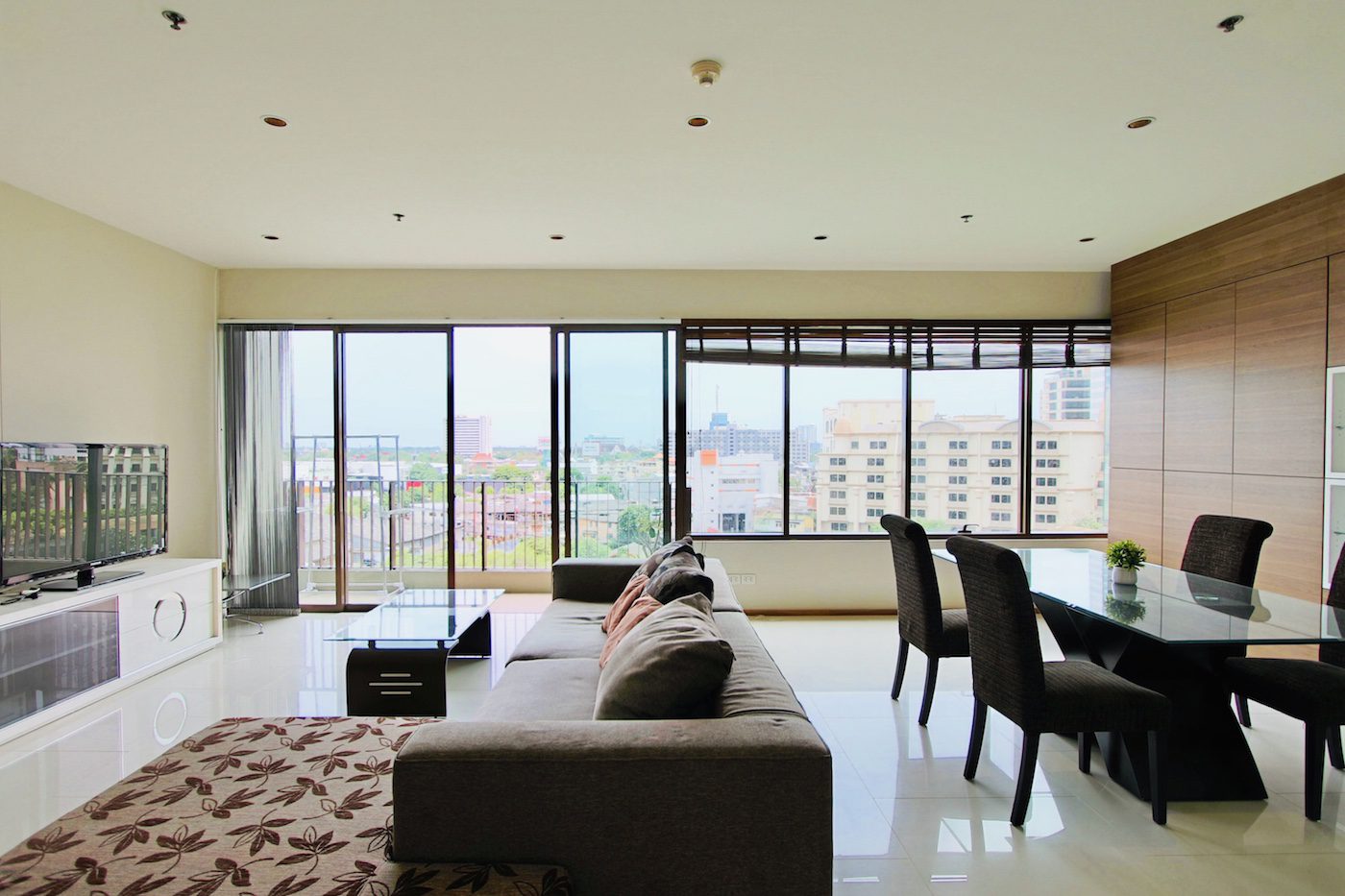 Spacious Three Bedroom Plus Maid Condo for Rent in Phrom Phong