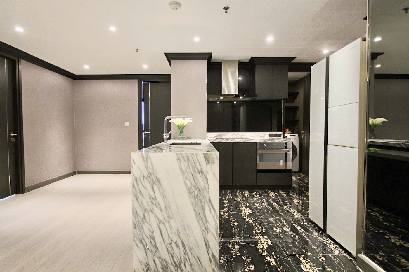 Stylish Two Bedroom Plus Office Condo for Rent & for Sale in Phrom Phong