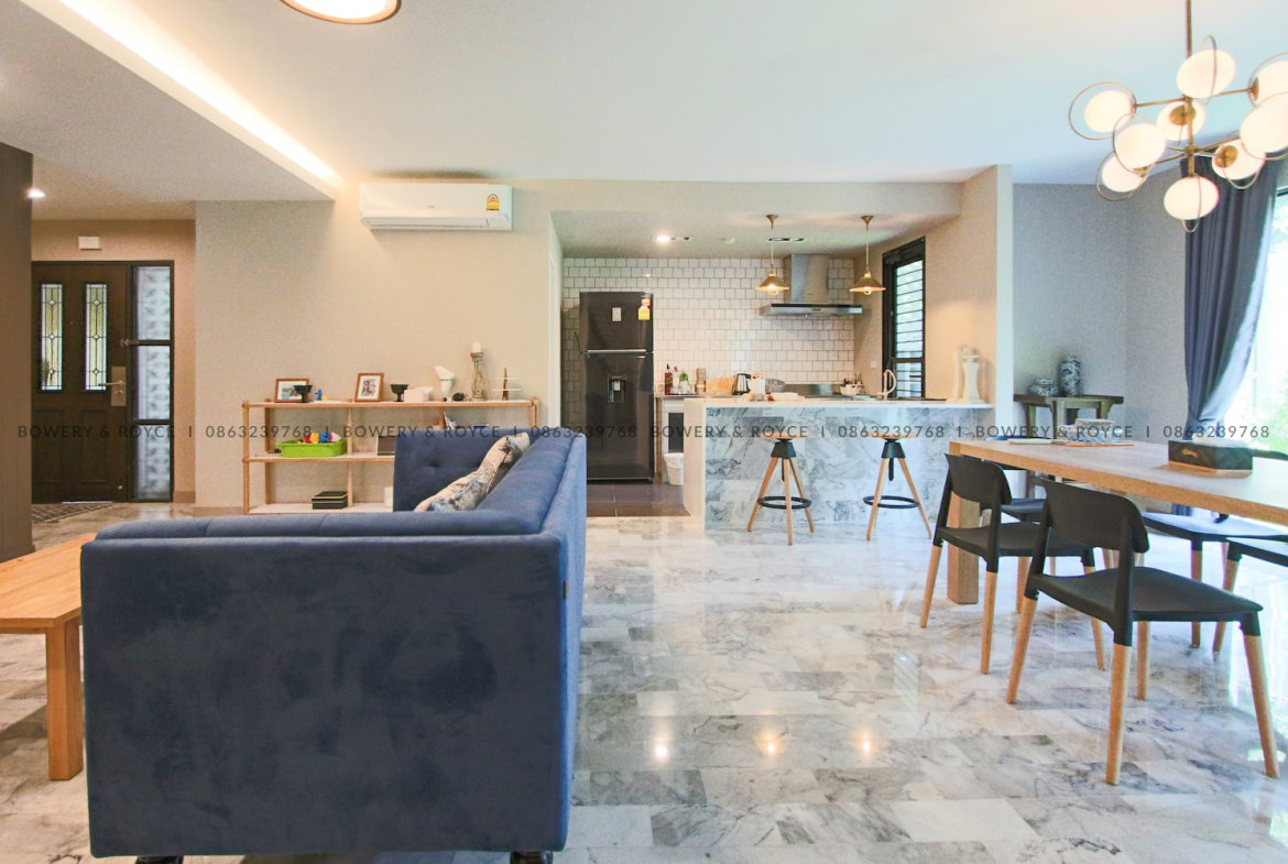 Modern Three Bedroom Duplex with Private Garden for Rent in Phrom Phong