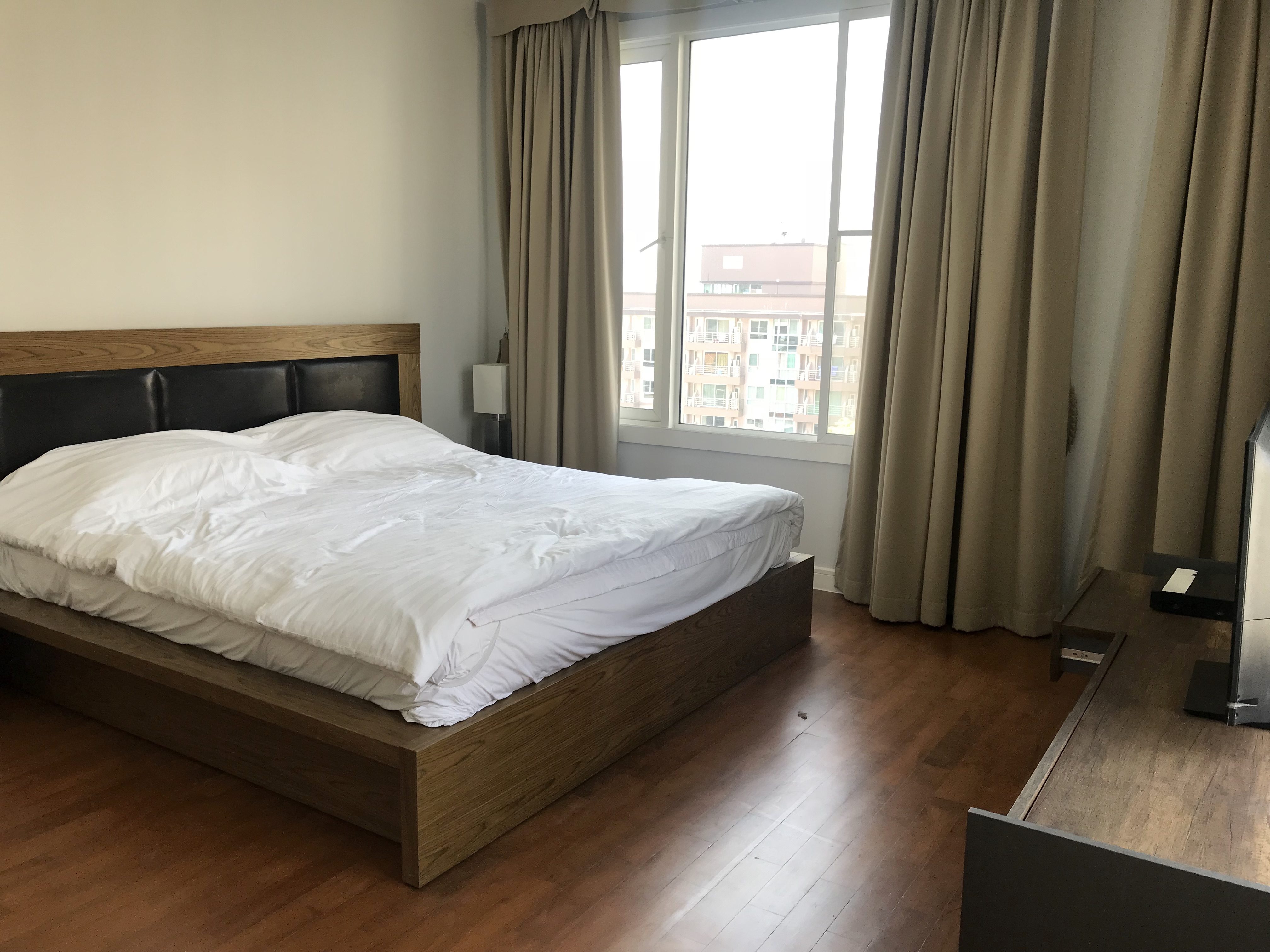 Spacious Three Bedroom Condo for Rent in Phrom Phong