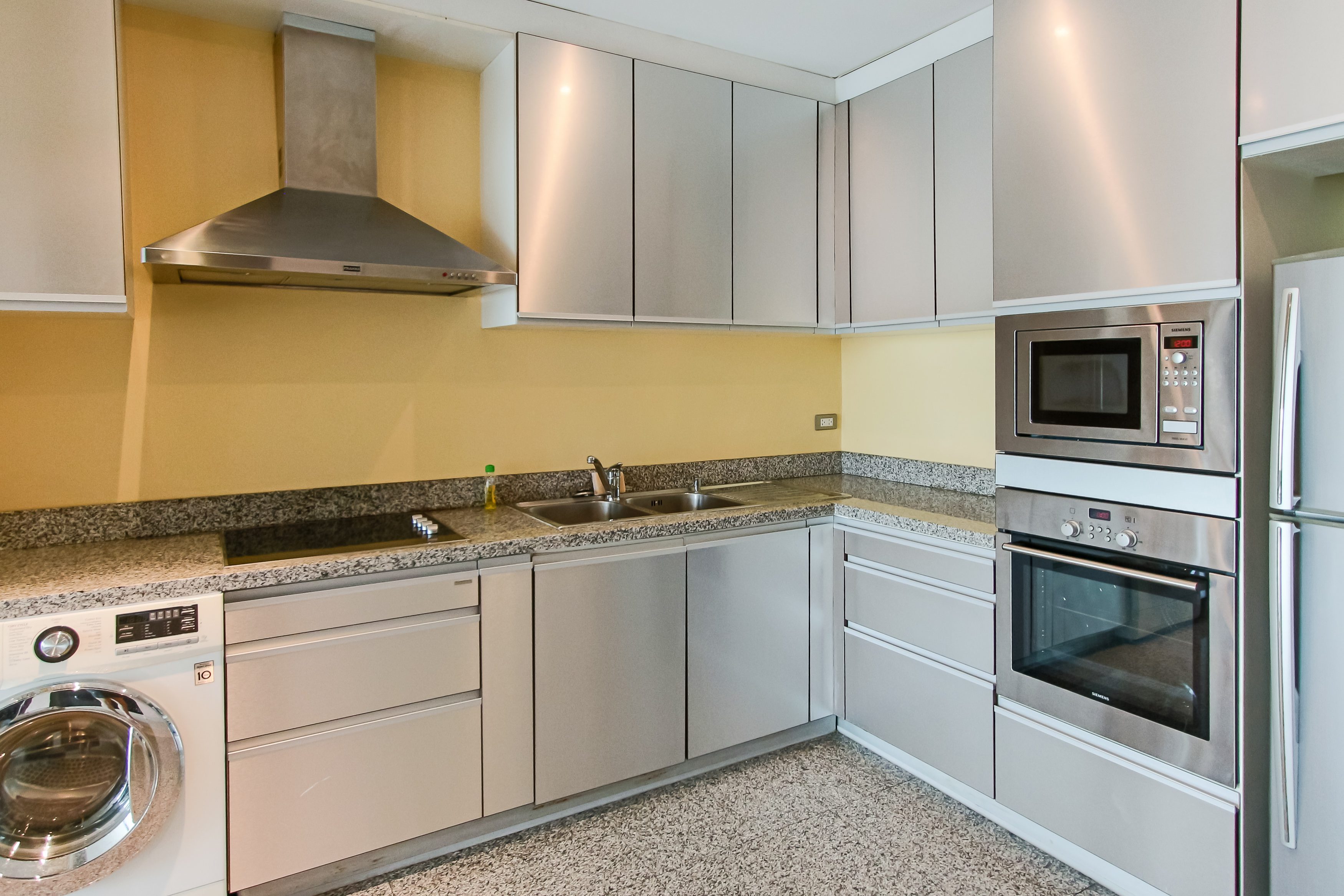 Inviting Two bedroom apartment for Rent in Phra Khanong