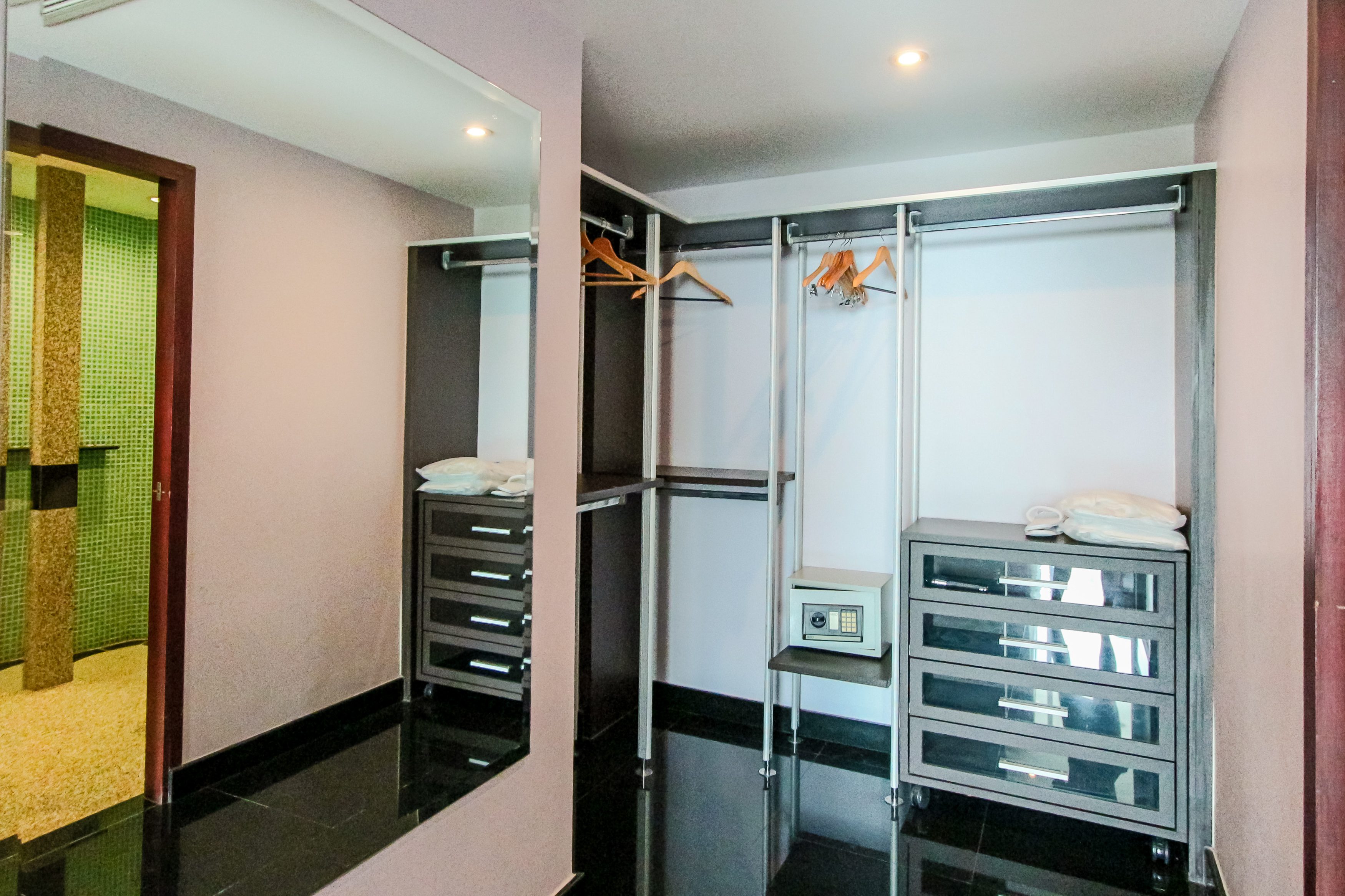 Inviting Two bedroom apartment for Rent in Phra Khanong