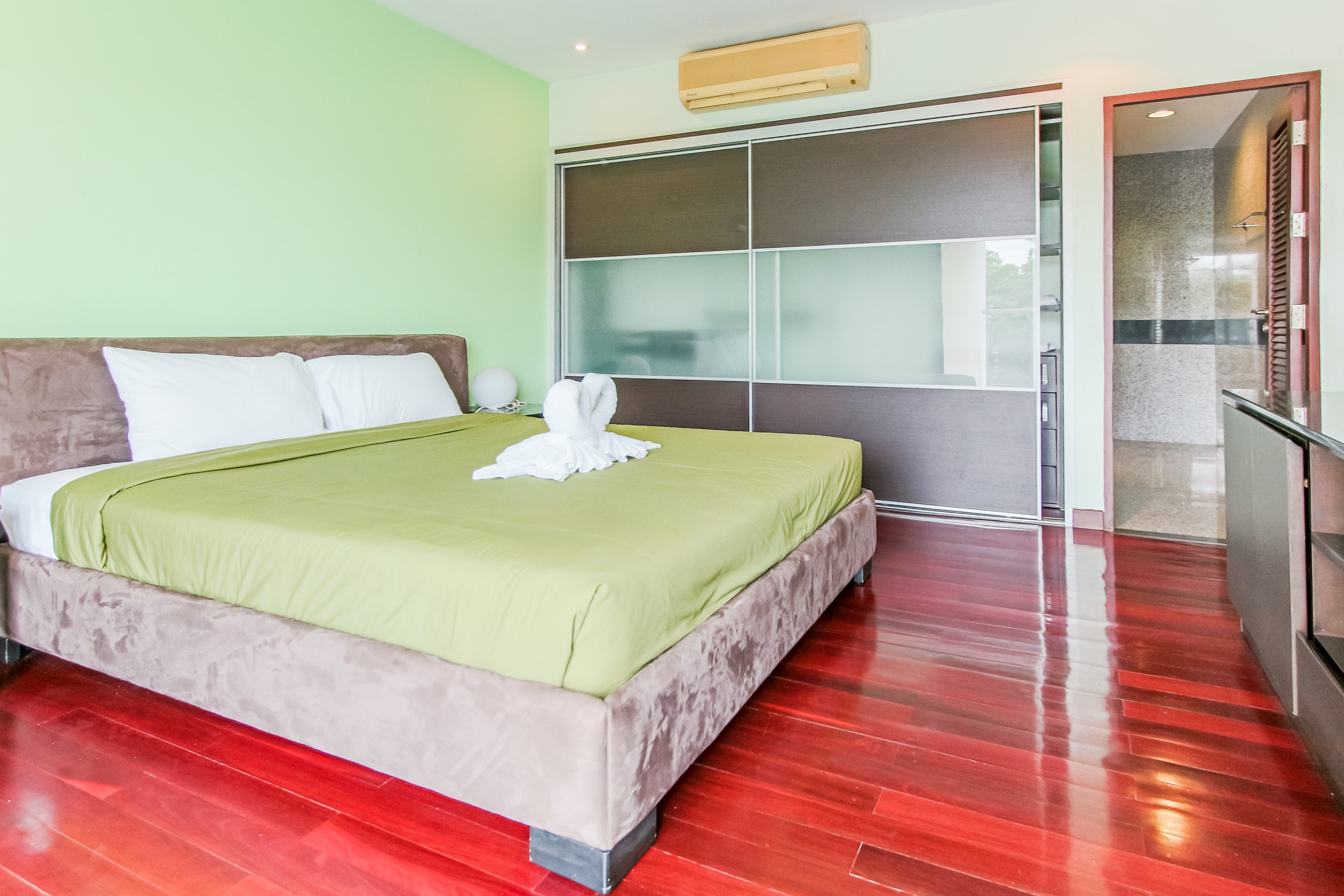 Inviting Two bedroom apartment for Rent in Phra Khanong