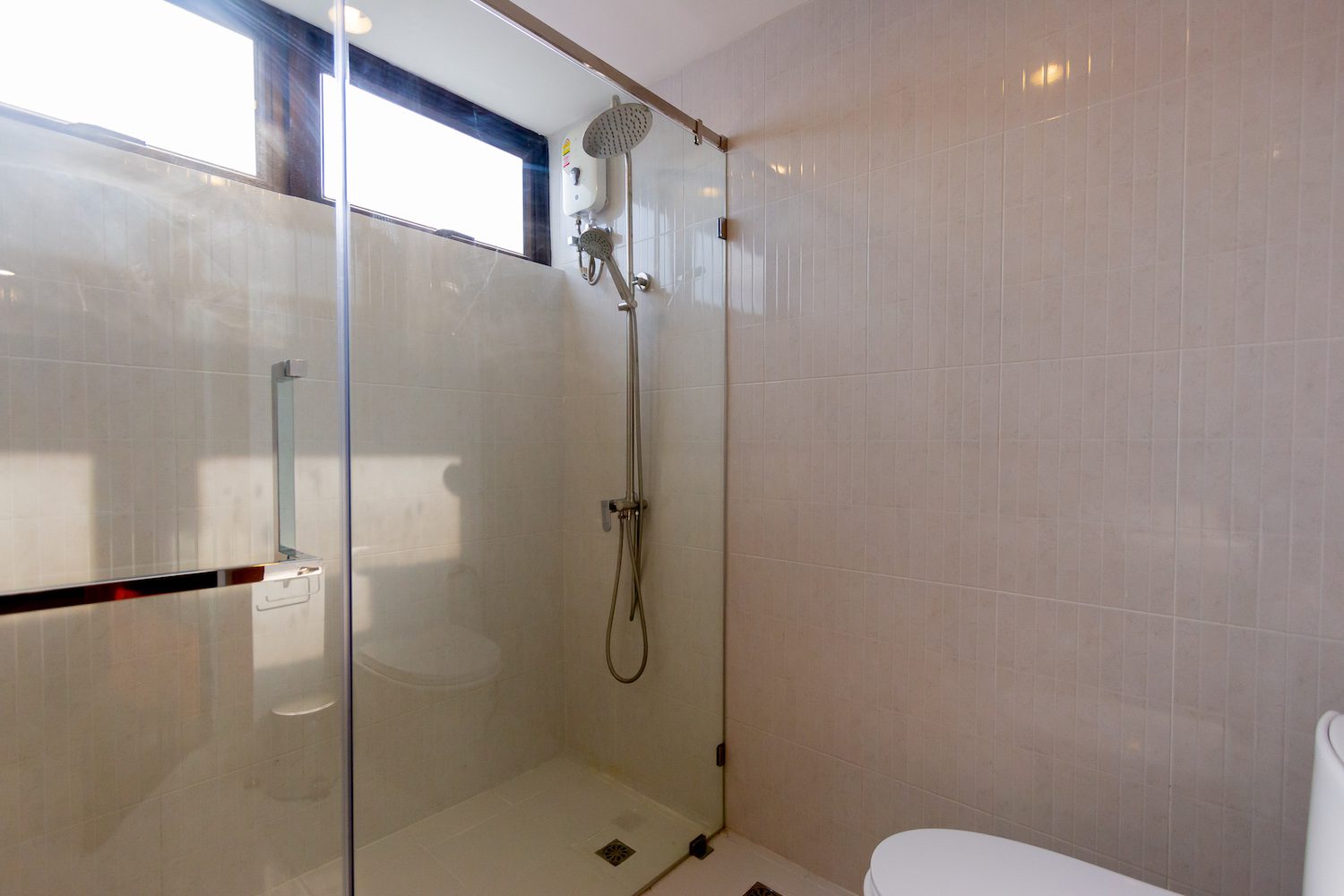 Stunning Three Bedroom Condo for Rent in Thong Lor
